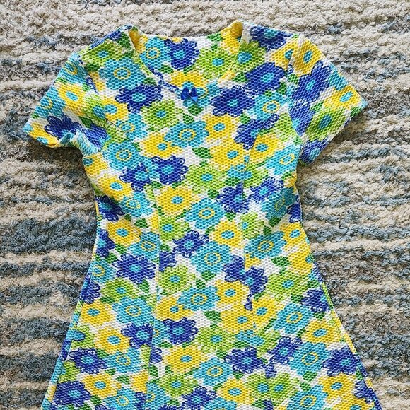 Flower Power Girls Dress || s12 EUC - Picture 2 of 9